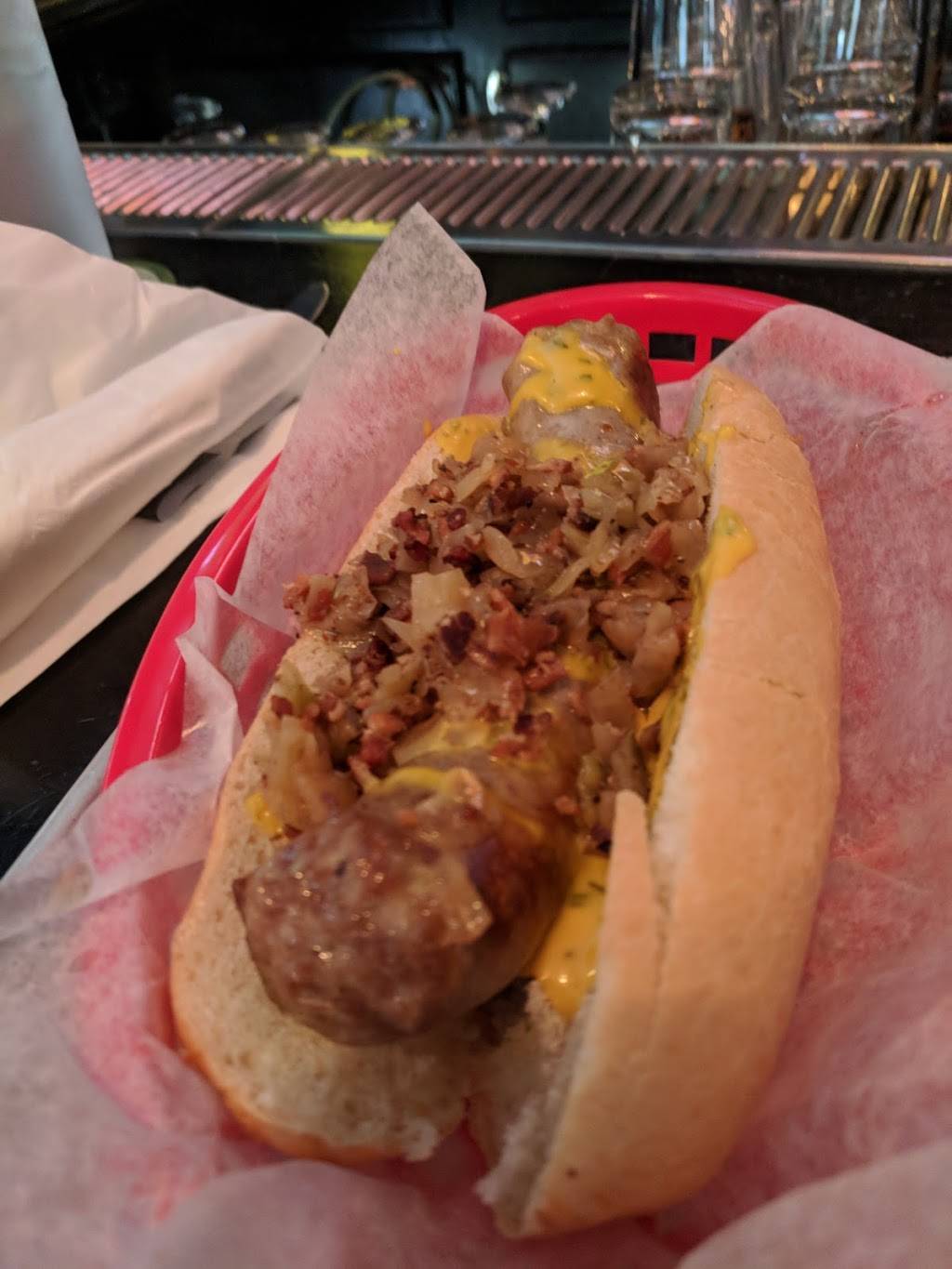 Schoolyard Tavern & Grill | restaurant | 3258 N Southport Ave, Chicago, IL 60657, USA | 7735288226 OR +1 773-528-8226