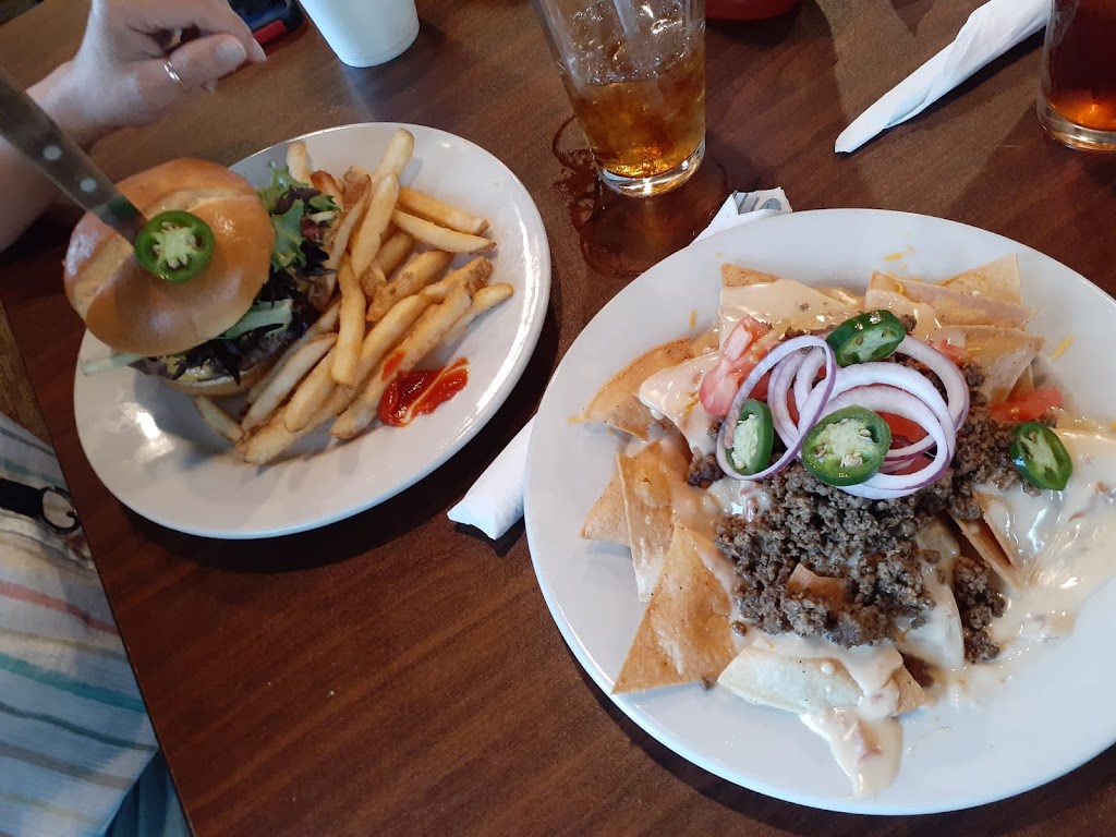 Whiskeys Restaurant & Bar | restaurant | 210 Golf Dr, Holly Lake Ranch, TX 75765, USA | 9037694325 OR +1 903-769-4325