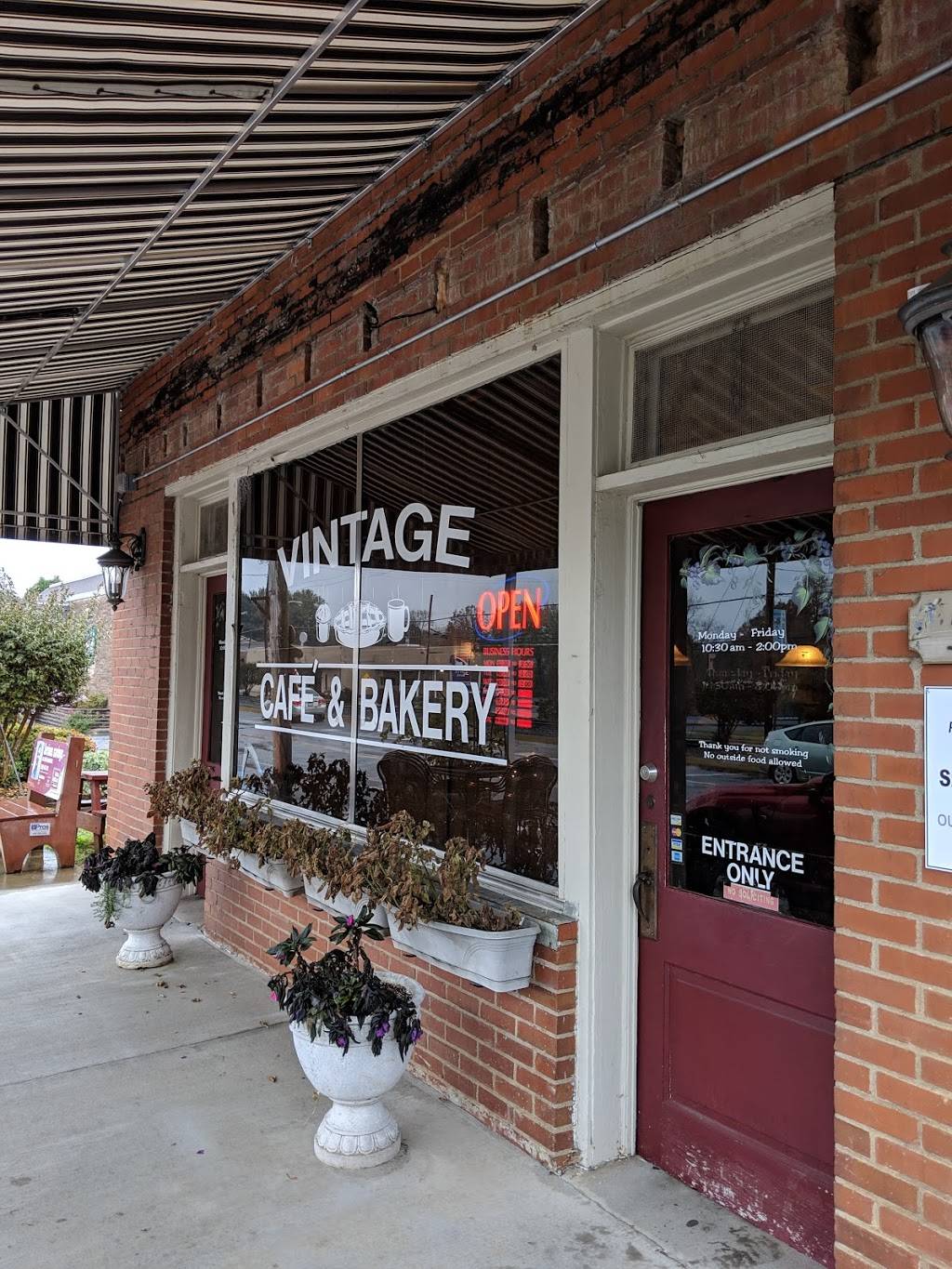 Vintage Cafe & Bakery | restaurant | 540 Central St, Hudson, NC 28638, USA | 8287283043 OR +1 828-728-3043