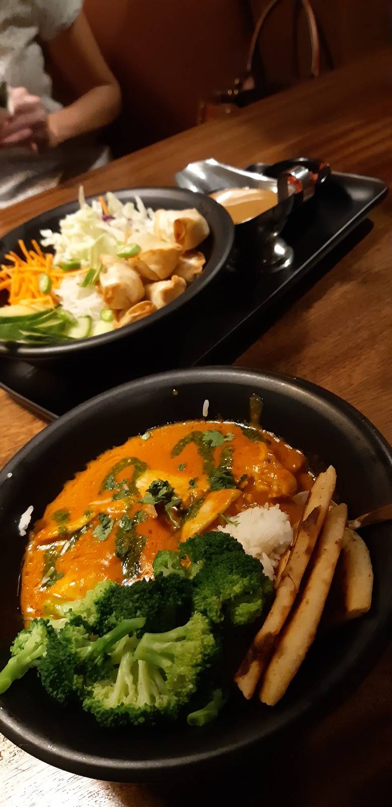 MR MIKES SteakhouseCasual | restaurant | 295 Fourth Ave, St Catharines, ON L2S 0E7, Canada | 9056821023 OR +1 905-682-1023