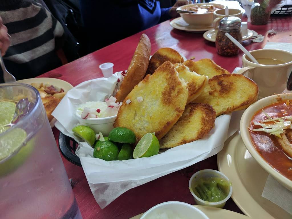 La Choza Menudazo & Tamalotes | restaurant | 1155 N Zaragoza Rd #105, El Paso, TX 79907, USA | 9158721486 OR +1 915-872-1486