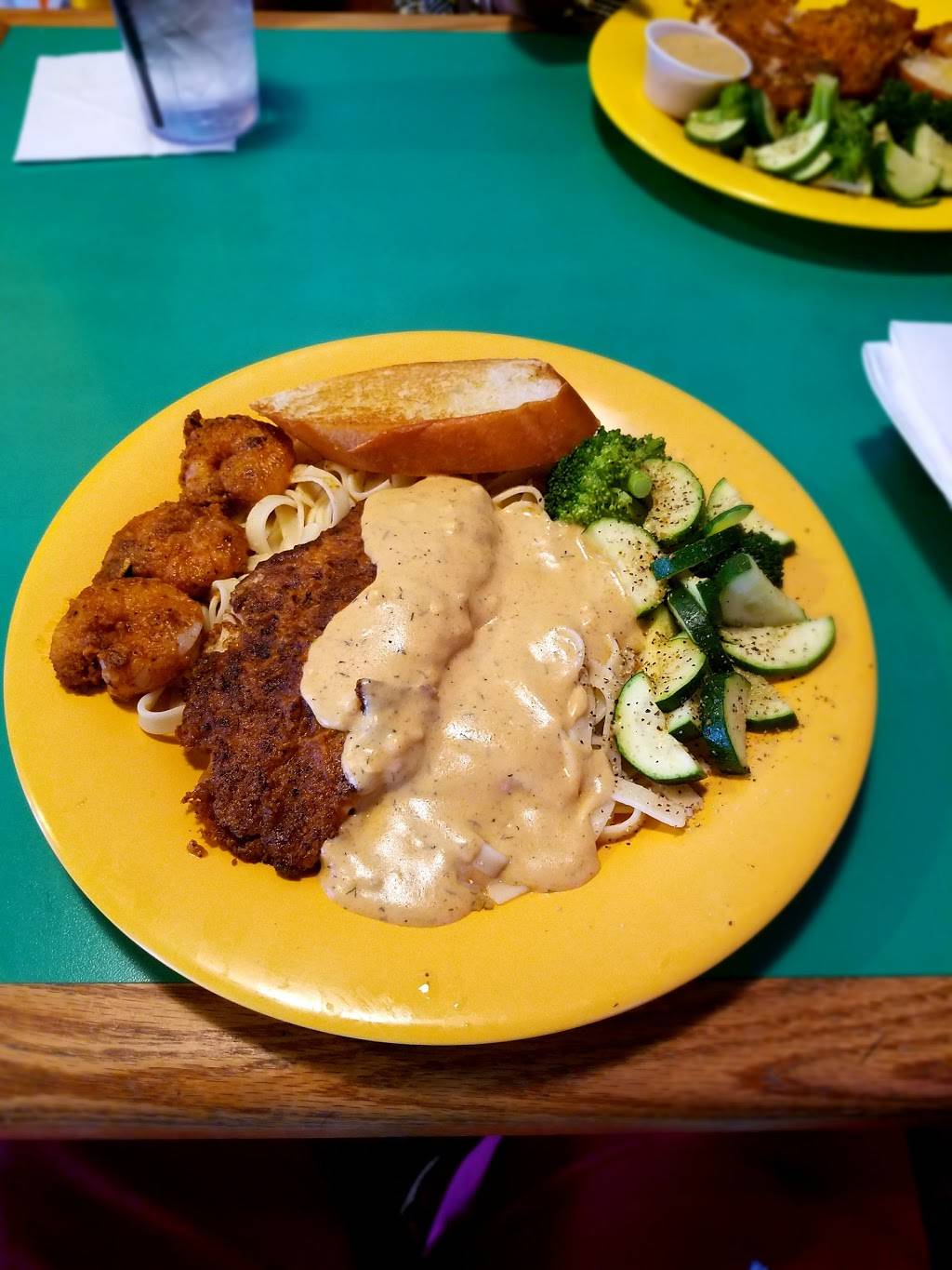 Crawdaddys Bar and Grill | restaurant | 212 Cincinnati Ave, El Paso, TX 79902, USA | 9155339332 OR +1 915-533-9332