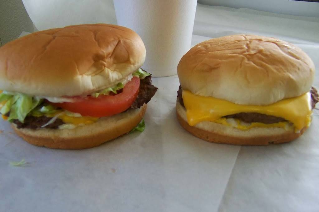 Snoopys Hot Dogs & More | restaurant | 82 Glen Rd, Garner, NC 27529, USA | 9197792545 OR +1 919-779-2545