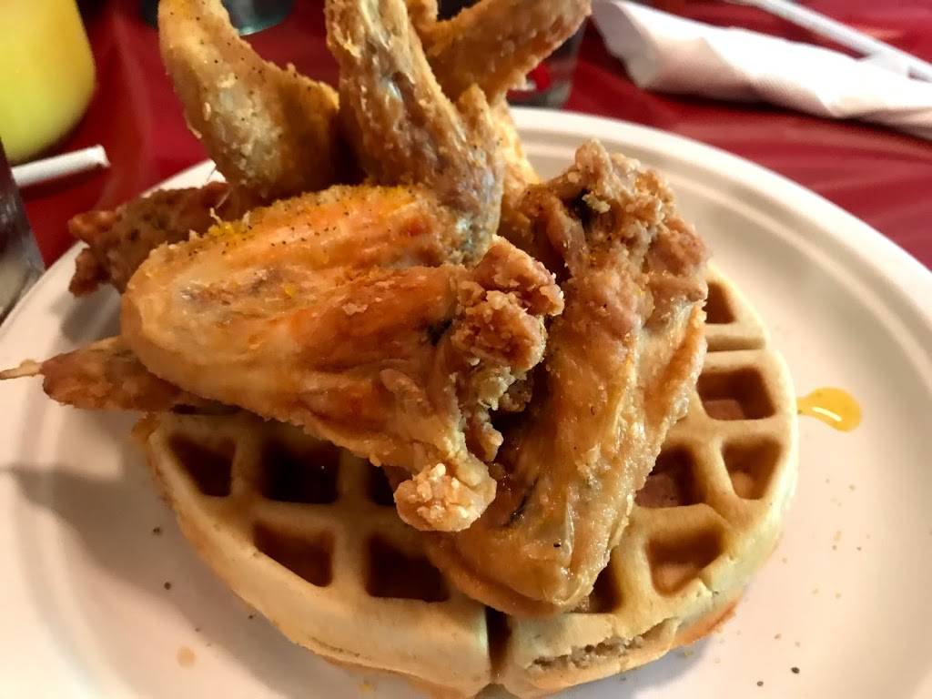 Red Rooster | restaurant | 15655 Lake Dr, Idlewild, MI 49642, USA | 2317457734 OR +1 231-745-7734