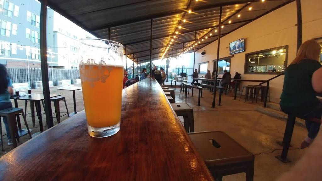 Dos Sirenos Brewing | restaurant | 231 E Cevallos St, San Antonio, TX 78204, USA | 2104428138 OR +1 210-442-8138