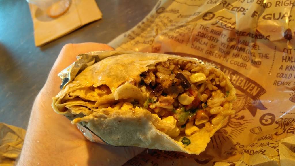 Chipotle Mexican Grill | restaurant | 3941 41st Ave Dr, Moline, IL 61265, USA | 3092770172 OR +1 309-277-0172