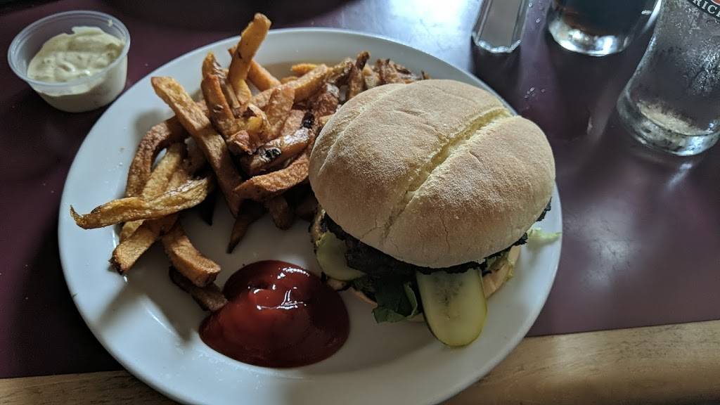Portsmouth Tavern | restaurant | 96 Yonge St, Kingston, ON K7M 1K4, Canada | 6135410877 OR +1 613-541-0877