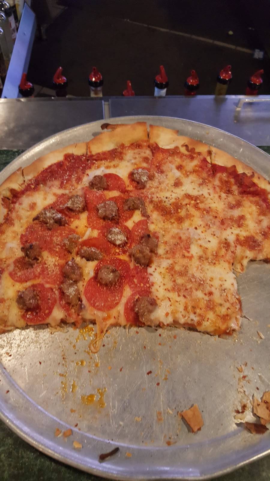 Backstop Bar & Grill | restaurant | 1800 Union Ave, Belvidere, IL 61008, USA | 8155478109 OR +1 815-547-8109