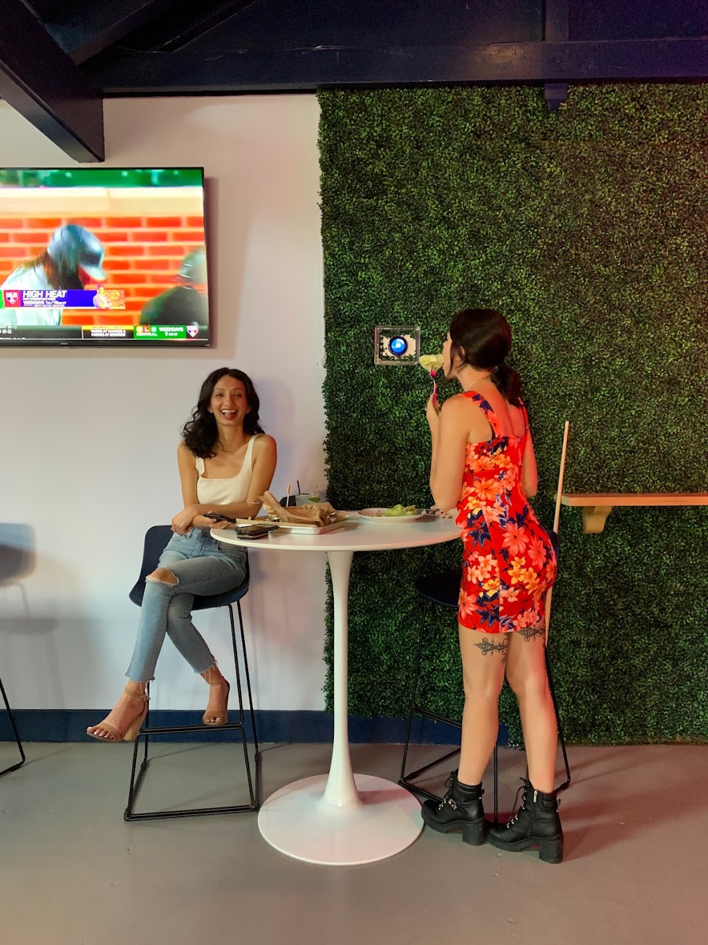 Parlor Bar | restaurant | 14226 Whittier Blvd, Whittier, CA 90605, USA | 5623601945 OR +1 562-360-1945