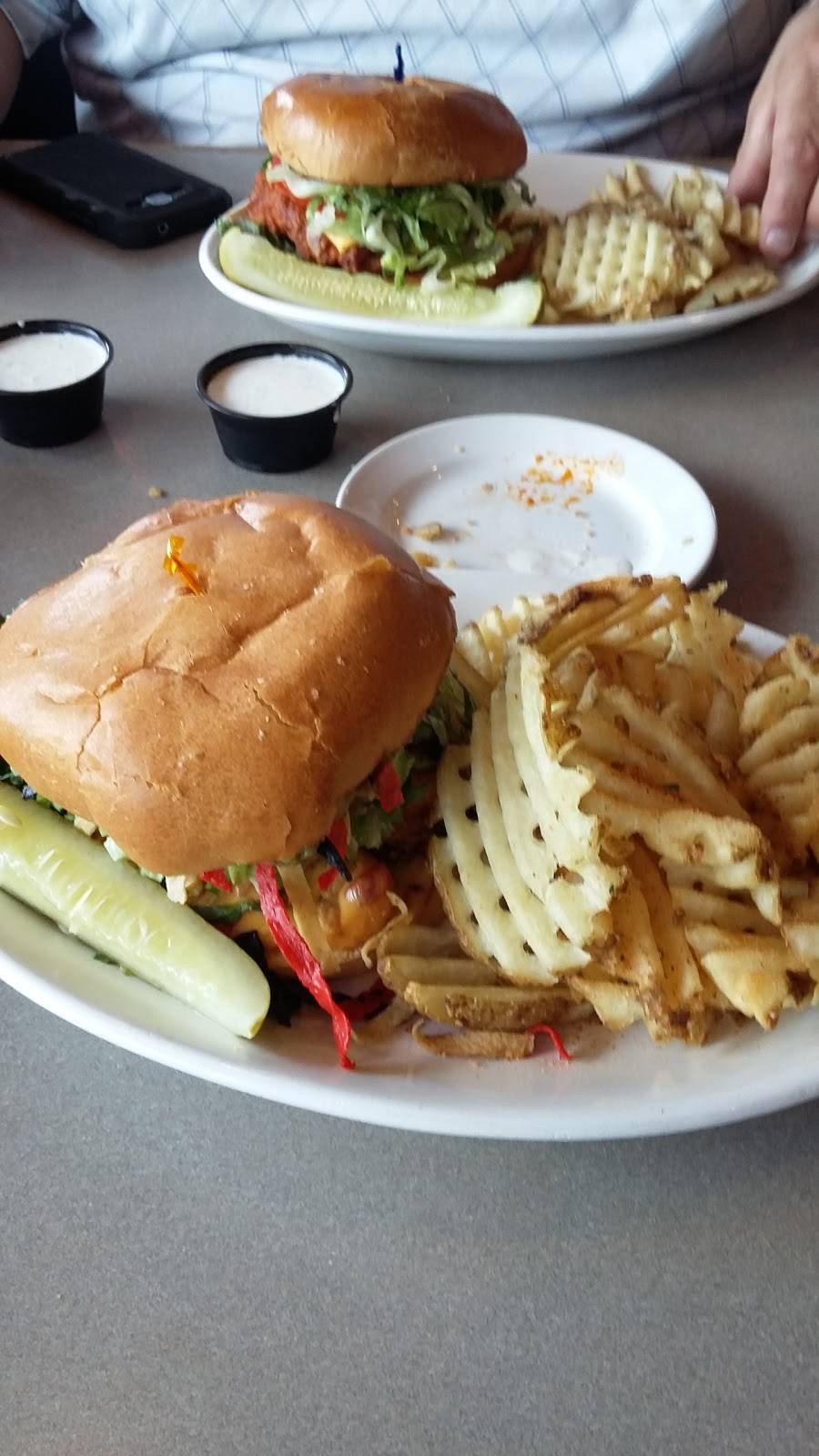 Pluckers Wing Bar | restaurant | 3909-B S Lamar Blvd, Austin, TX 78704, USA | 5124439464 OR +1 512-443-9464