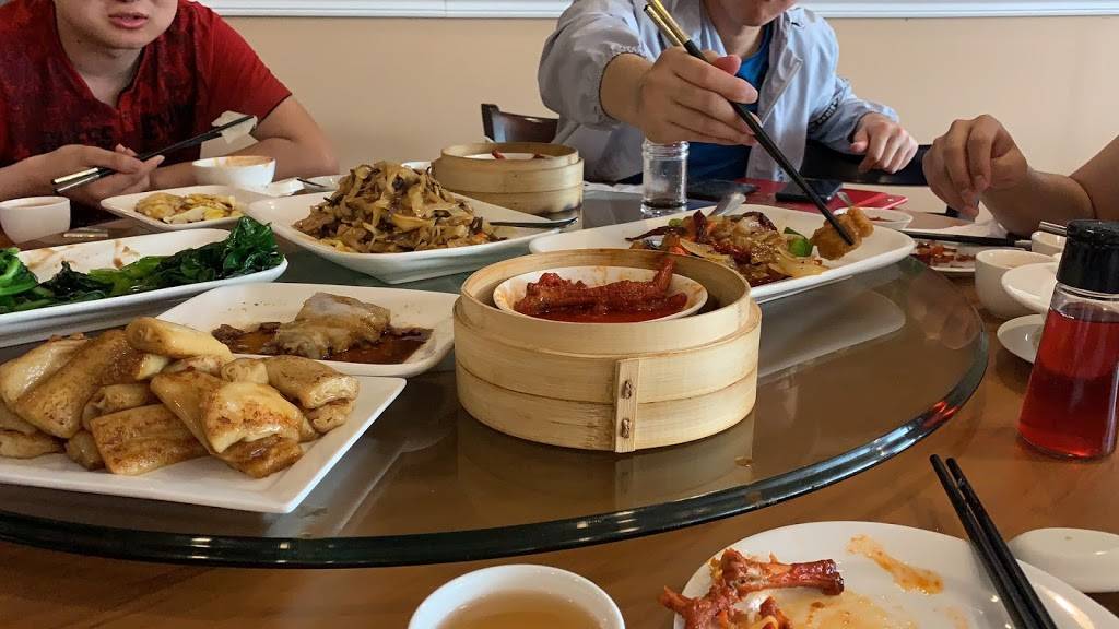 Golden Dragon Palace | restaurant | 7000 McLeod Rd, Niagara Falls, ON L2G 7K3, Canada | 9053568668 OR +1 905-356-8668