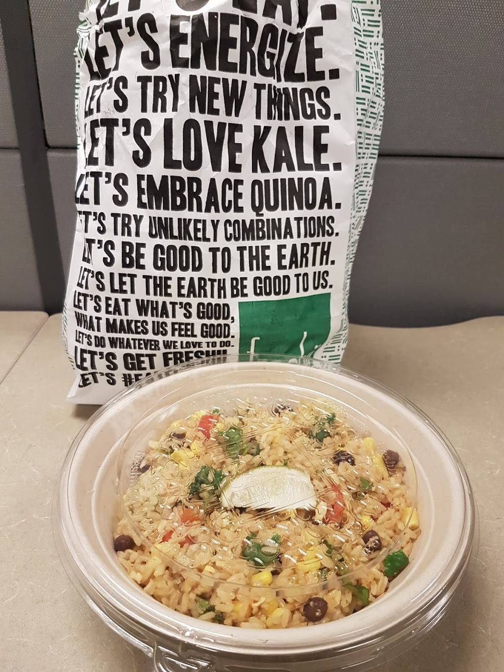 Freshii | restaurant | 2417 Yonge St, Toronto, ON M4P 2E7, Canada | 6477944595 OR +1 647-794-4595