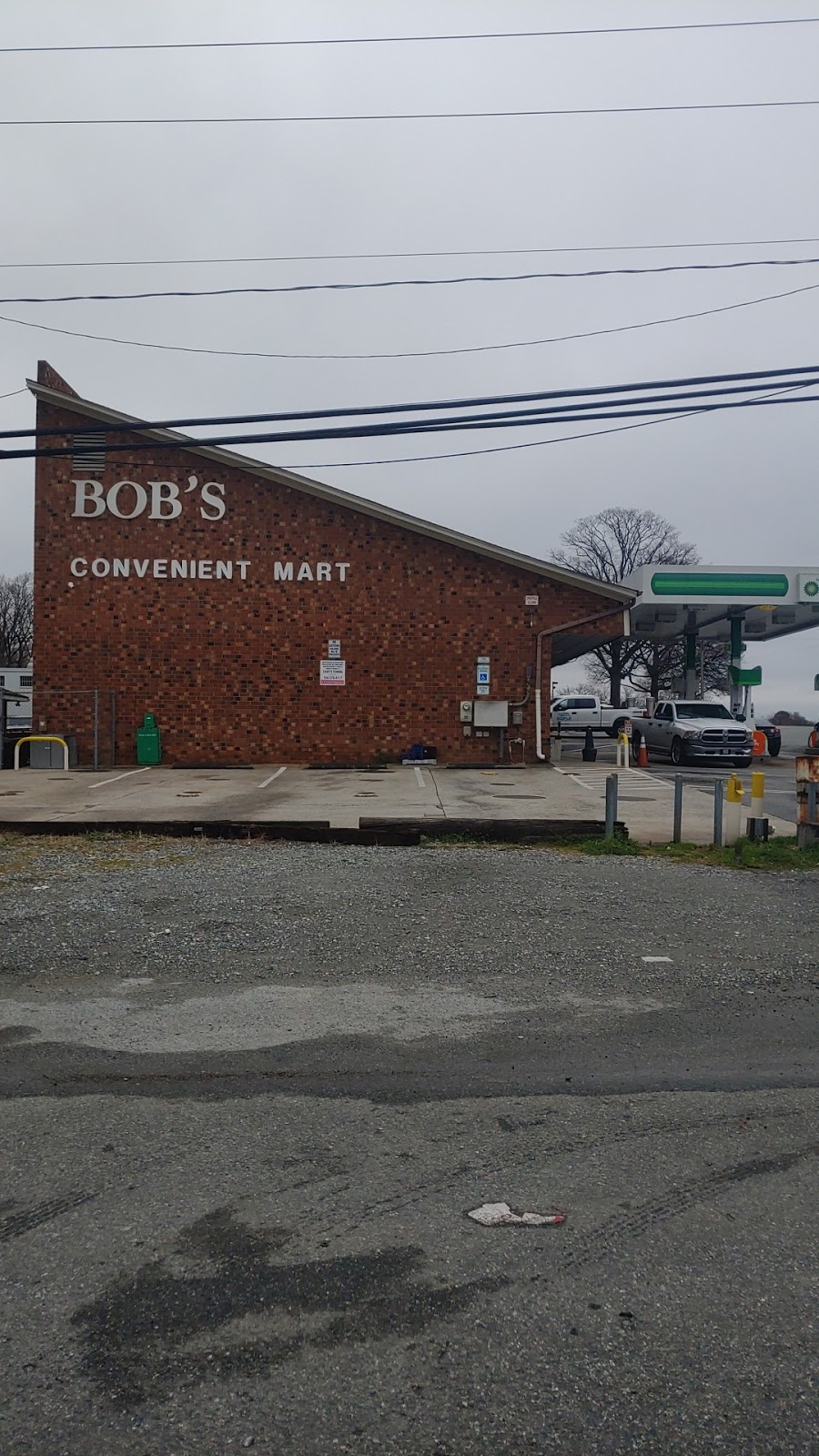 Bobs Curb Market | restaurant | 2620 Phoenix Dr, Greensboro, NC 27406, USA | 3362942431 OR +1 336-294-2431
