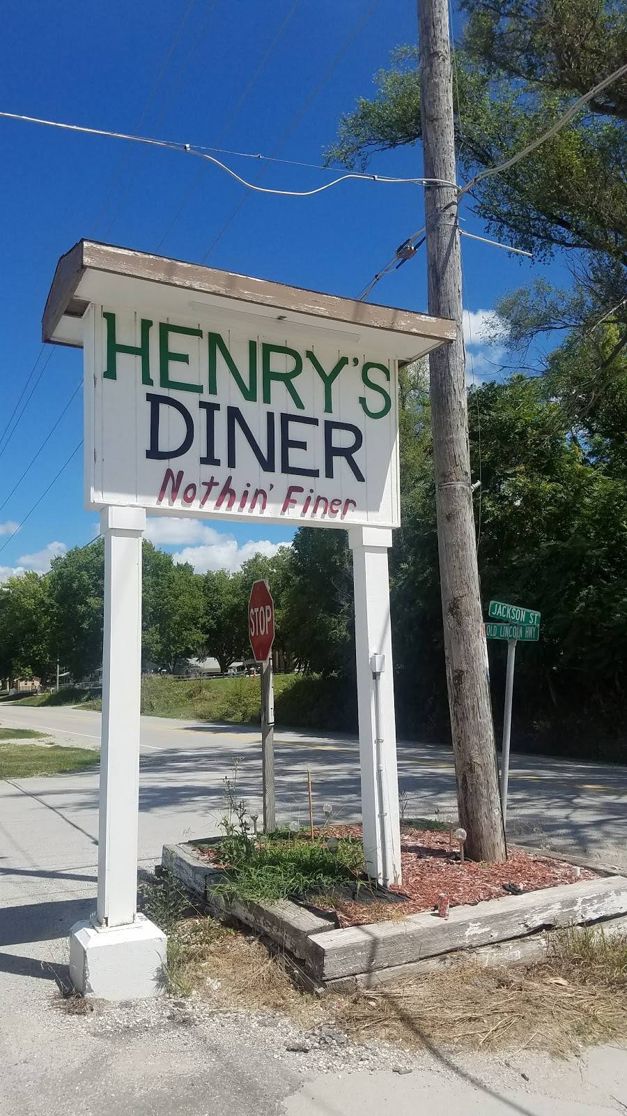 Henrys Diner | restaurant | 836 Old Lincoln Hwy, Crescent, IA 51526, USA | 7125453600 OR +1 712-545-3600