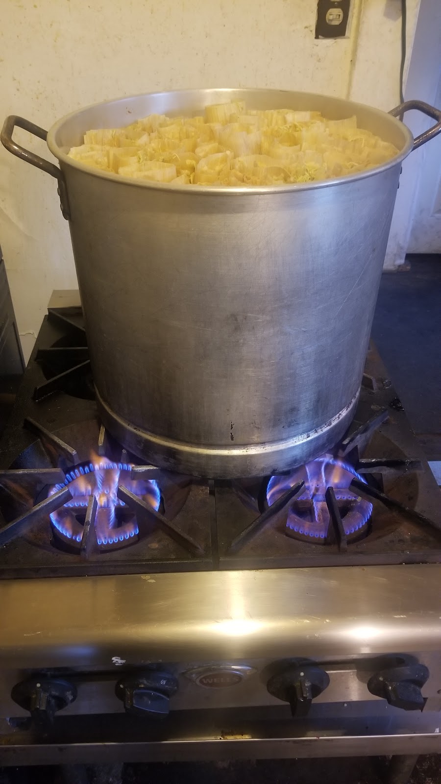 Arias Tamales | restaurant | 119 E Bishop St, Santa Ana, CA 92701, USA | 7147356488 OR +1 714-735-6488