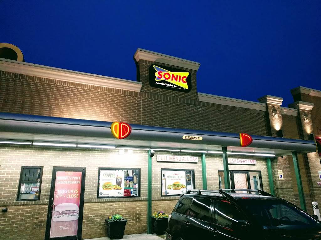 Sonic Drive-In | restaurant | 108 N Nichols St, Fort Worth, TX 76102, USA | 8175090398 OR +1 817-509-0398