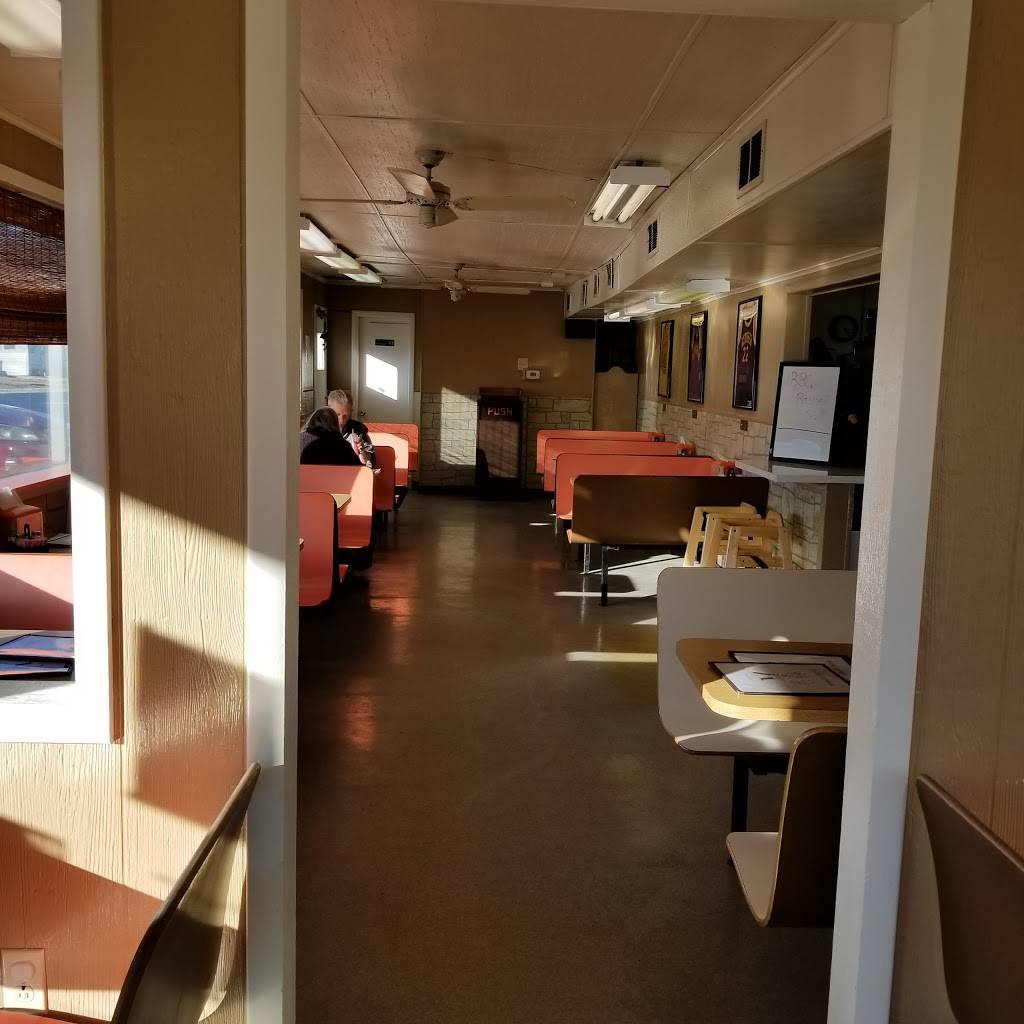 Dairy Dipper | restaurant | 301 E Broadway, Astoria, IL 61501, USA | 3093292622 OR +1 309-329-2622