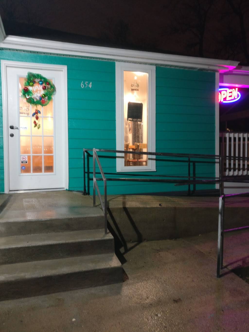 Merengue Cafe | restaurant | 654 W Iris Dr, Nashville, TN 37204, USA | 6159153642 OR +1 615-915-3642