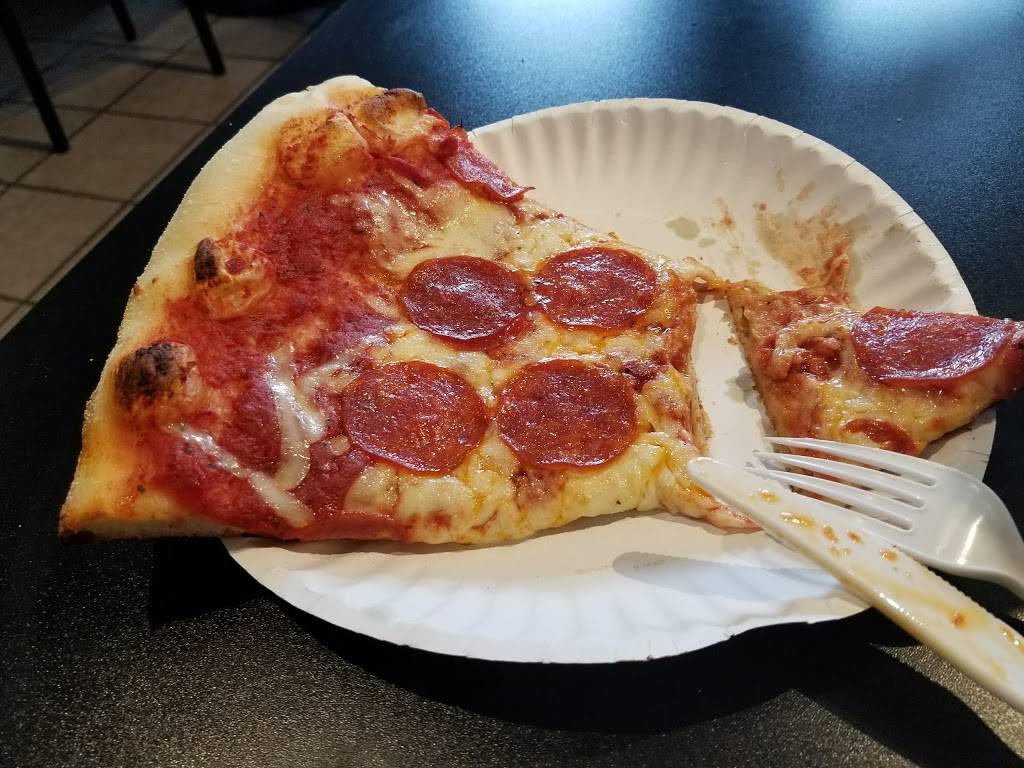 Big Gs Pizza | restaurant | 3716 N Clark St, Chicago, IL 60613, USA | 7732812444 OR +1 773-281-2444