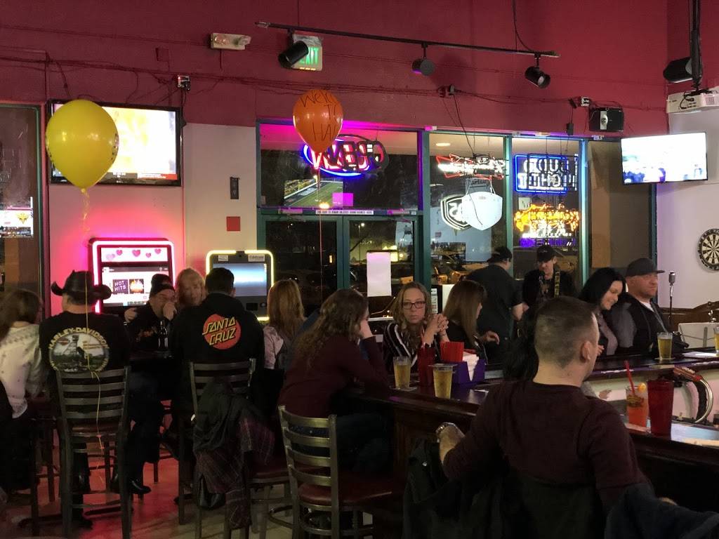 Harrys sports bar & grill | restaurant | 303 Iron Point Rd, Folsom, CA 95630, USA | 9163575567 OR +1 916-357-5567