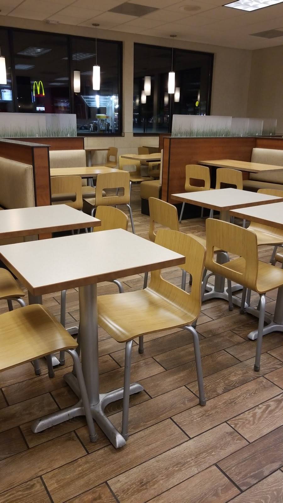 Wendys | restaurant | 1100 Radisson St, Green Bay, WI 54302, USA | 9204308580 OR +1 920-430-8580