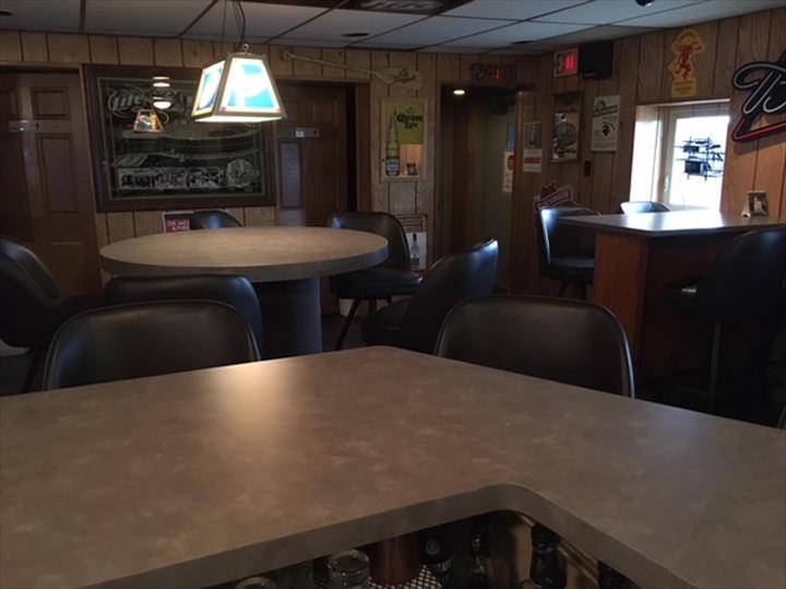 Stokes Pub | restaurant | 1633 E Racine St, Janesville, WI 53545, USA | 6087541998 OR +1 608-754-1998