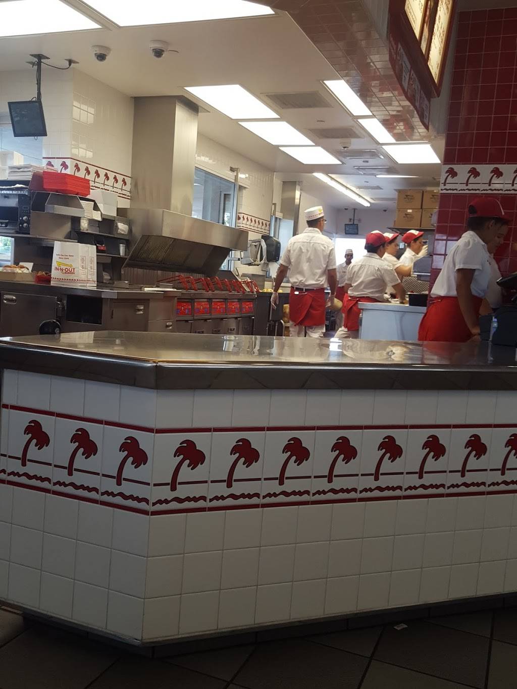 In-N-Out Burger | restaurant | 4601 Firestone Blvd, South Gate, CA 90280, USA | 8007861000 OR +1 800-786-1000