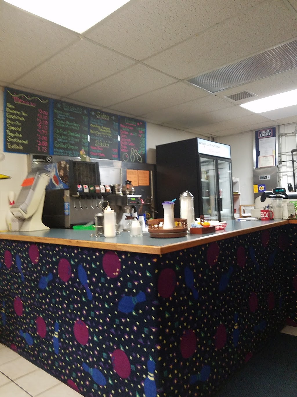 Eastgate Lanes | restaurant | 1610 E 2nd St, Newton, KS 67114, USA | 3163338121 OR +1 316-333-8121