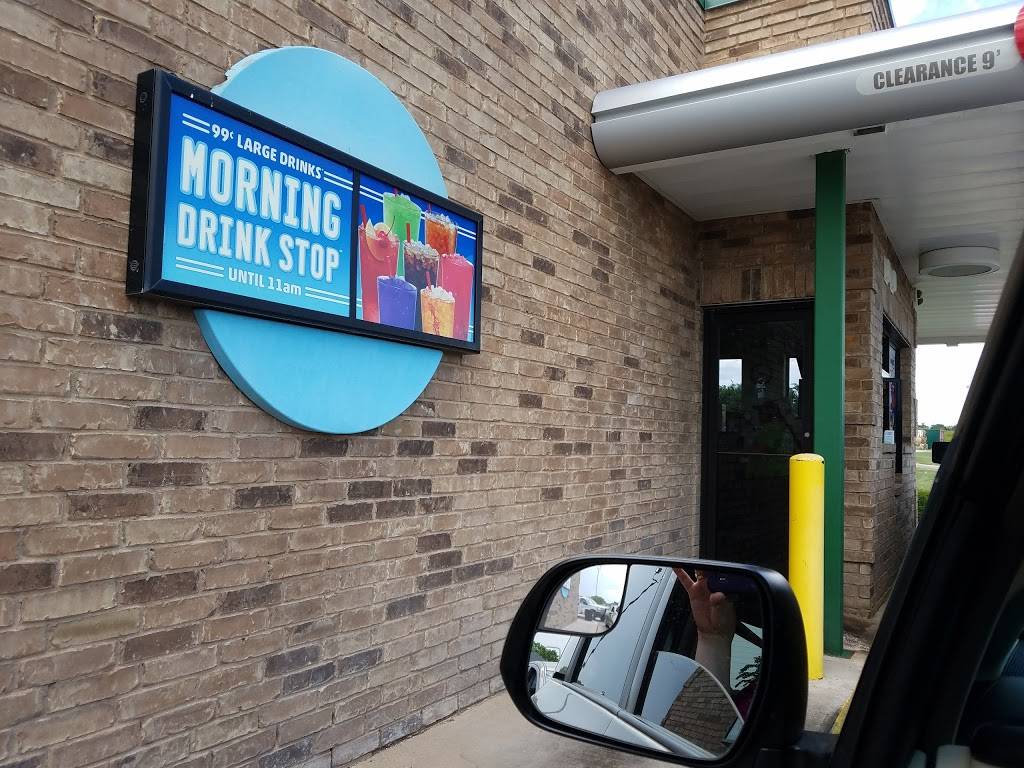 Sonic Drive-In | restaurant | 909 South Cob Lake, Apache, OK 73006, USA | 5805885083 OR +1 580-588-5083