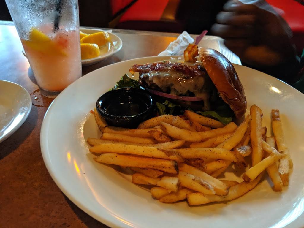 TGI Fridays | restaurant | 2515 W Memorial Rd, Oklahoma City, OK 73134, USA | 4057492515 OR +1 405-749-2515