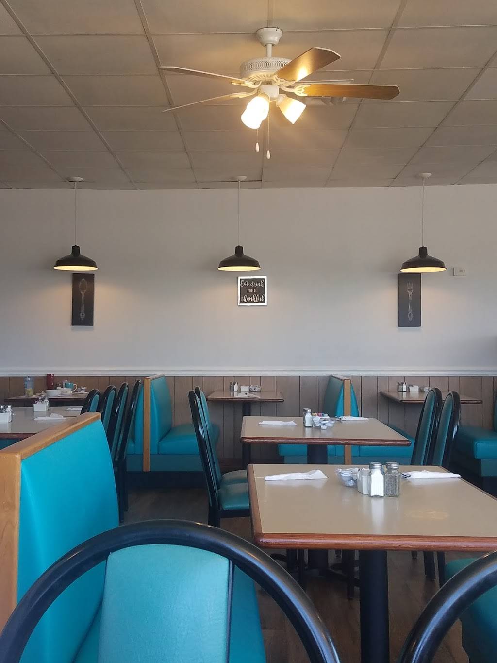 Wentzville Family Diner | restaurant | 403 Luetkenhaus Blvd, Wentzville, MO 63385, USA | 6368872870 OR +1 636-887-2870