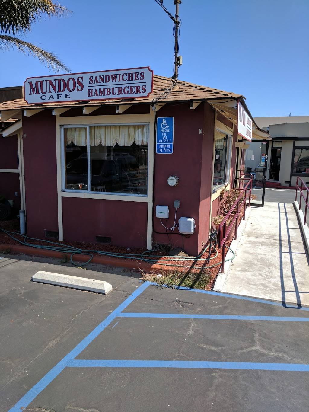 Mundos Sandwich & Burger House | cafe | 2233 N Fremont St, Monterey, CA 93940, USA | 8316569244 OR +1 831-656-9244