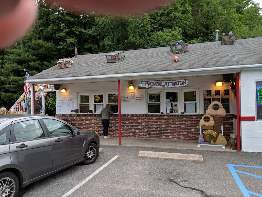 Hollands Maine Attraction | restaurant | 154 Mashapaug Rd, Holland, MA 01521, USA | 4132456043 OR +1 413-245-6043