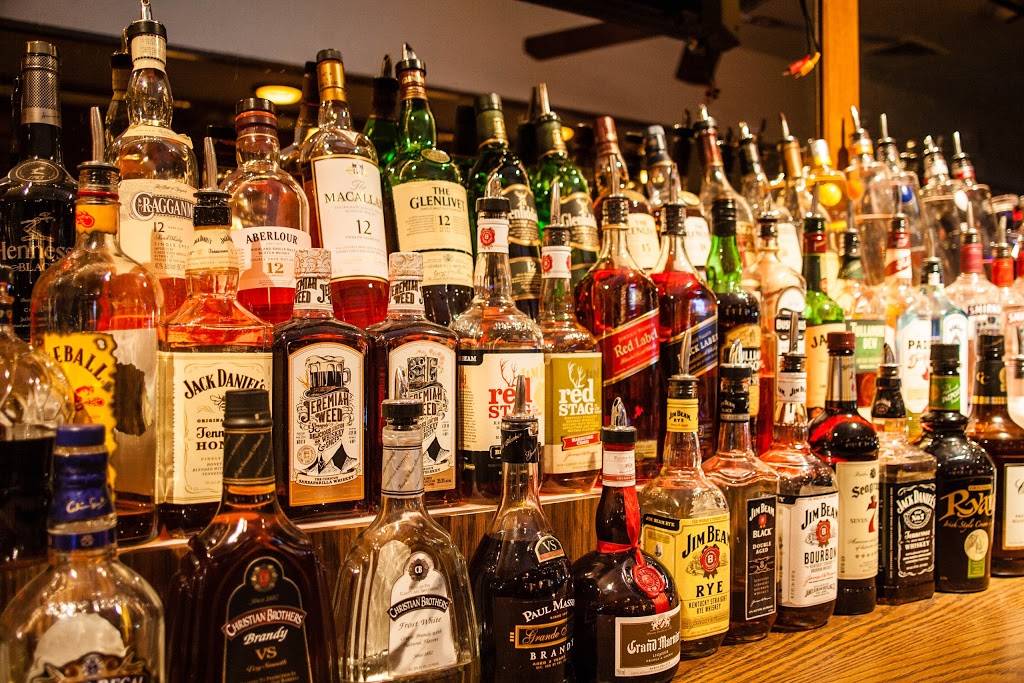 McVees | night club | 23380 Telegraph Rd, Southfield, MI 48033, USA | 2483528243 OR +1 248-352-8243