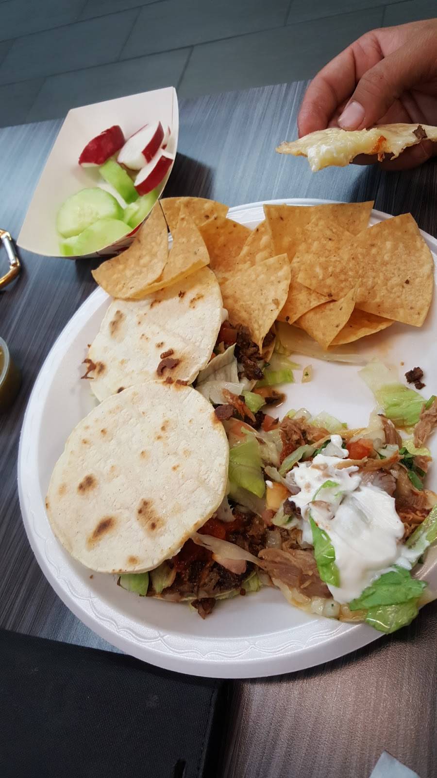 Queen Taco & Sushi | restaurant | 10407 Atlantic Ave, South Gate, CA 90280, USA | 3235536003 OR +1 323-553-6003