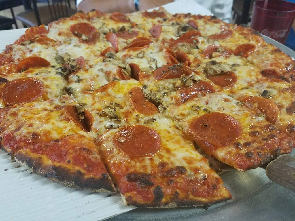 The Whistle Stop Pizzeria & More | restaurant | 303 Broad St, Baxter, TN 38544, USA | 9318583287 OR +1 931-858-3287