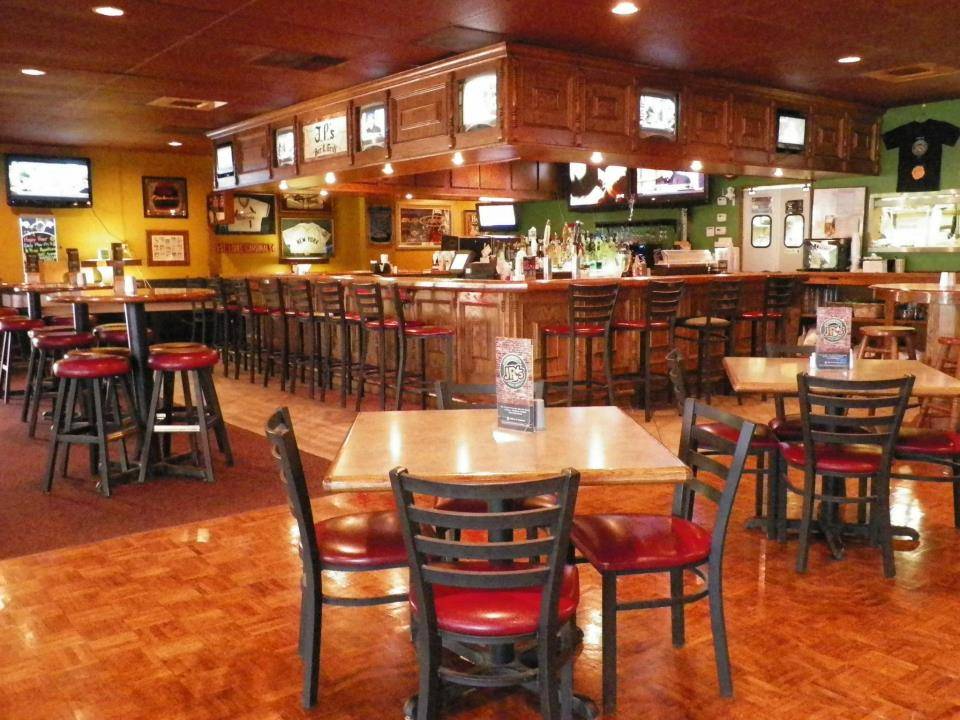 JPs Sports Bar & Grill | restaurant | 95 Hilltop Village Center Dr, Eureka, MO 63025, USA | 6369385030 OR +1 636-938-5030