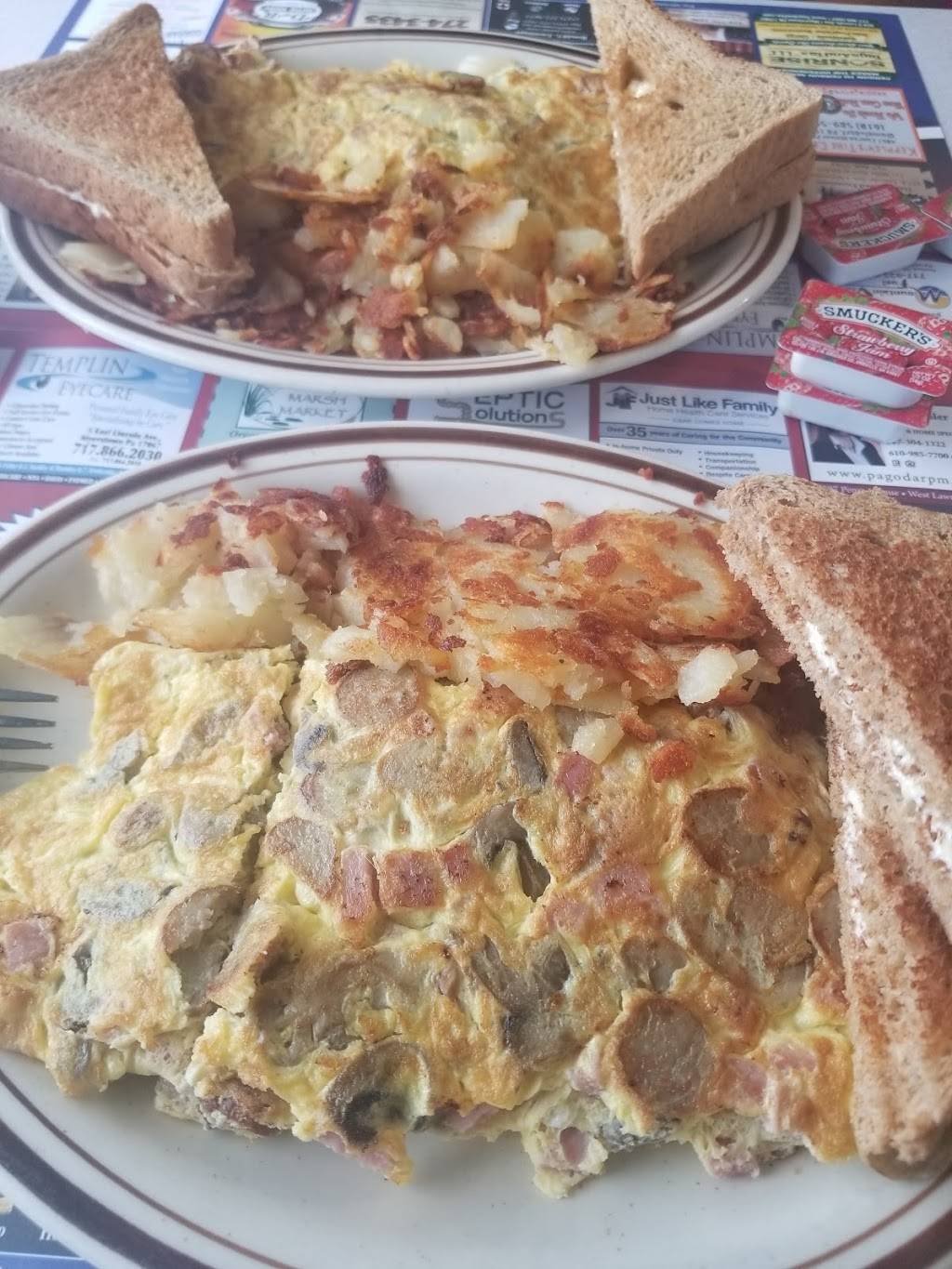 Rocky Family Restaurant | restaurant | 4055 Conrad Weiser Pkwy, Womelsdorf, PA 19567, USA | 4849305134 OR +1 484-930-5134