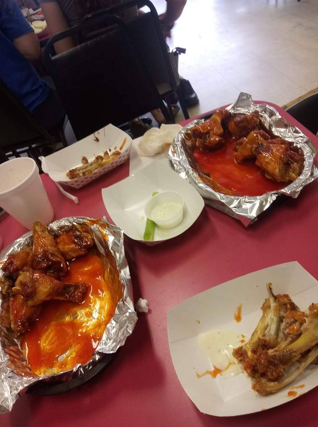 Wiggy’s | restaurant | 2350 Noblestown Rd, Pittsburgh, PA 15205, USA | 4129190361 OR +1 412-919-0361