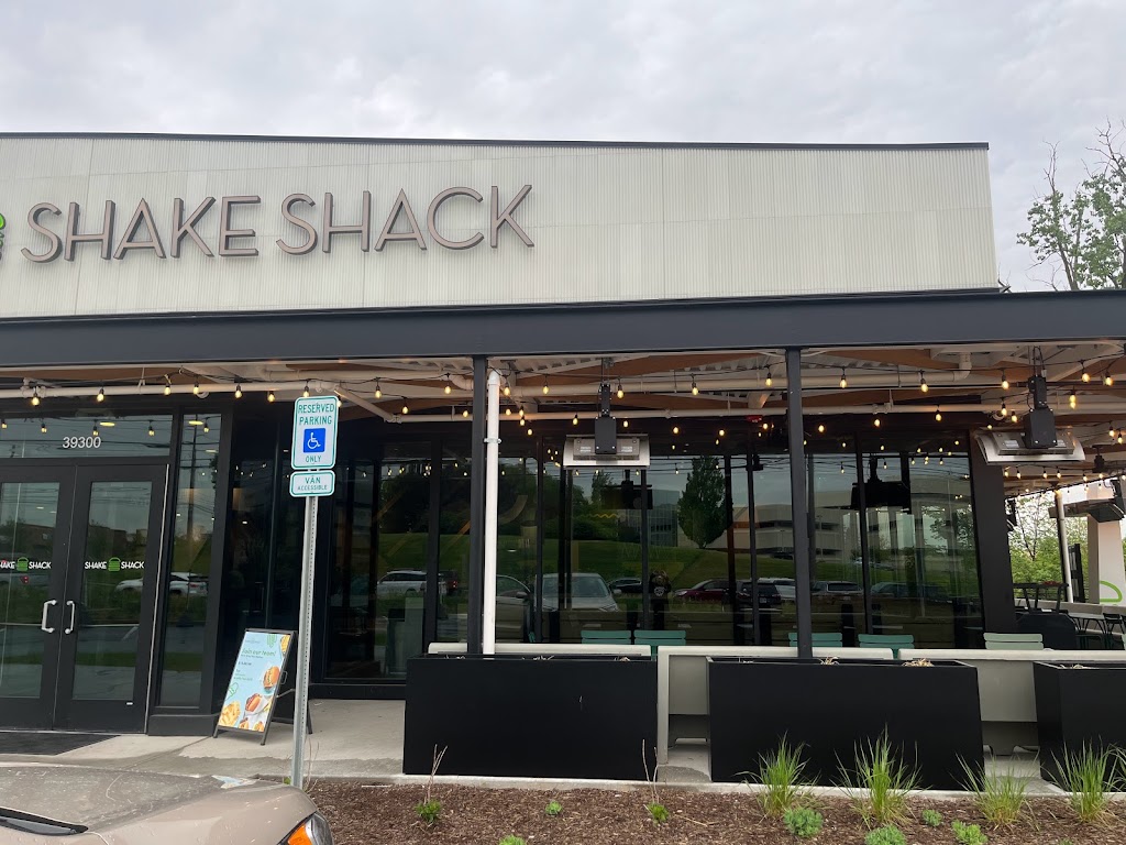 Shake Shack Livonia | restaurant | 39300 W Seven Mile Rd, Livonia, MI 48152, USA | 7343392939 OR +1 734-339-2939