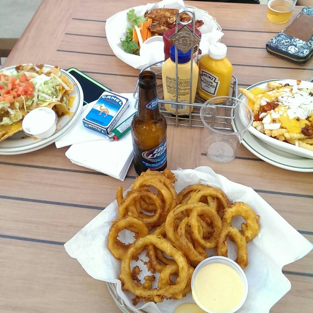 Crossroads Restaurant & Bar | restaurant | 20915 Park Ave, Mundelein, IL 60060, USA | 8479499009 OR +1 847-949-9009