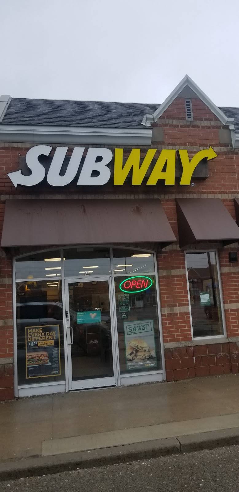 Subway | restaurant | 15440 Bayview Ave Aurora Centre Bldg B, Unit B06, Aurora, ON L4G 7J1, Canada | 9057268080 OR +1 905-726-8080