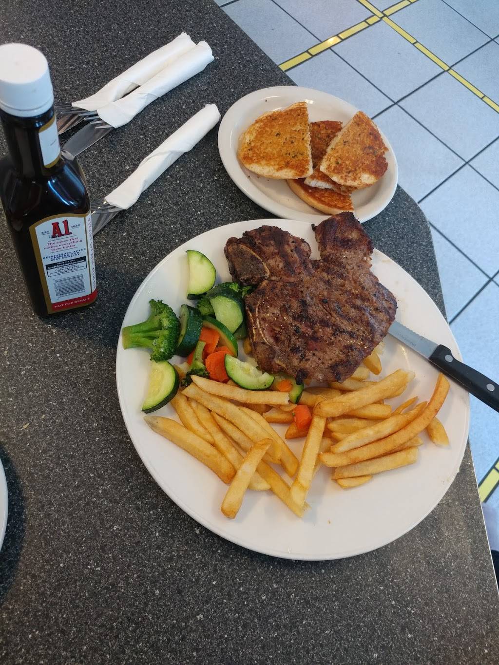 Chubbys Diner | cafe | 855 N Lemoore Ave #170, Lemoore, CA 93245, USA | 5599258889 OR +1 559-925-8889