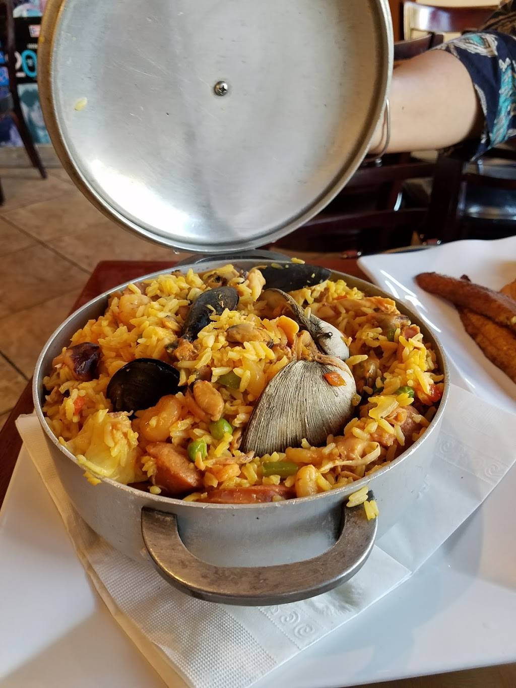 Tienda Vieja | restaurant | 6562 Fresh Meadow Ln, Fresh Meadows, NY 11365, USA | 7183213644 OR +1 718-321-3644