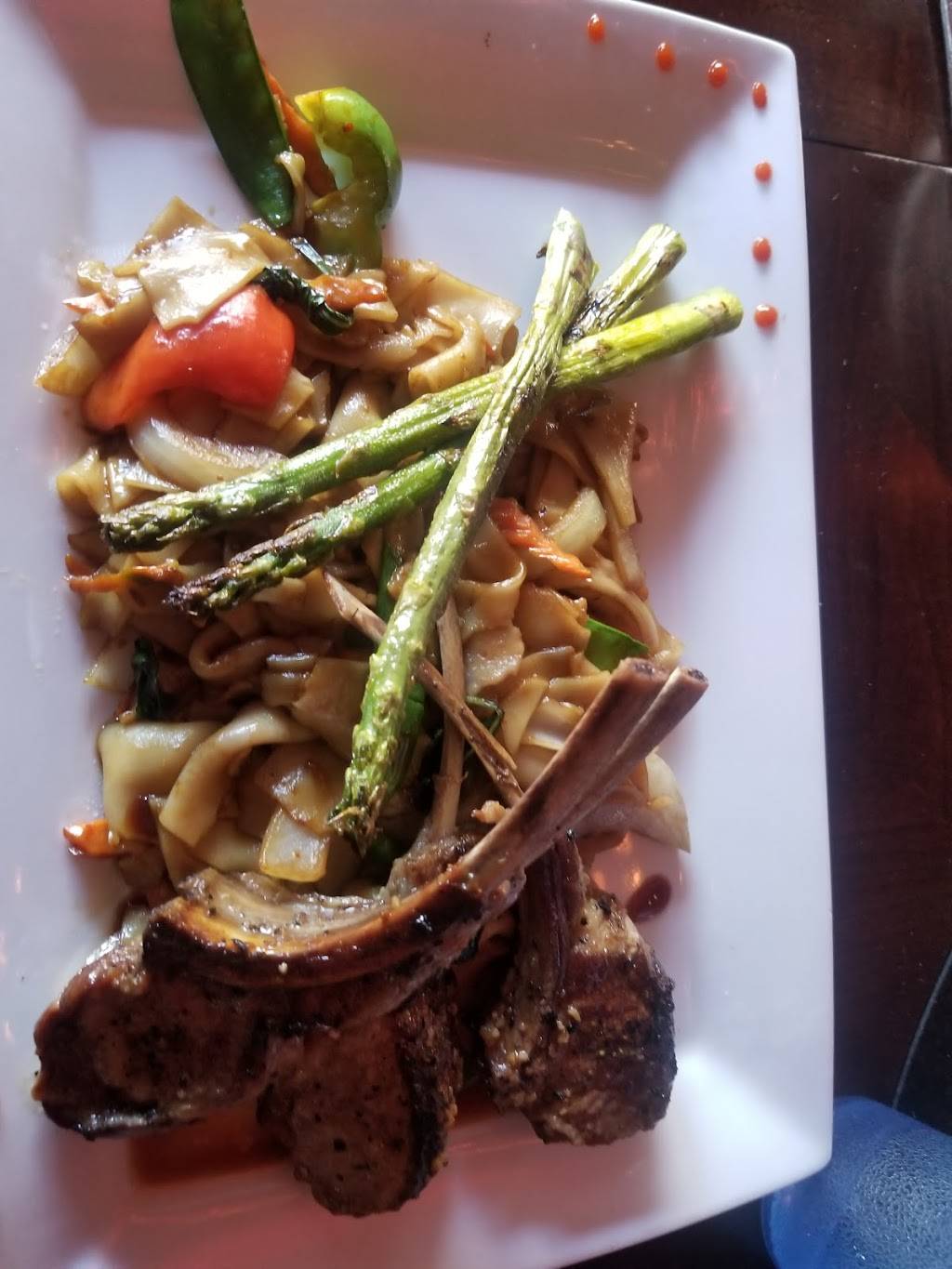 Moms | Siam Restaurant | restaurant | 2811 W Cary St, Richmond, VA 23221, USA | 8043597606 OR +1 804-359-7606