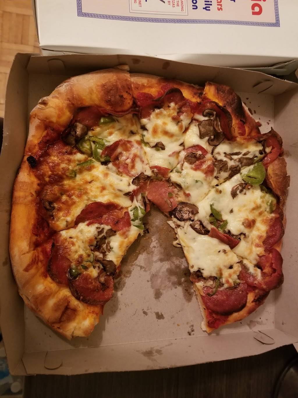 Coronet Pizza | restaurant | 1671 Rue Poirier, Saint-Laurent, QC H4L 1J2, Canada | 5147445847 OR +1 514-744-5847