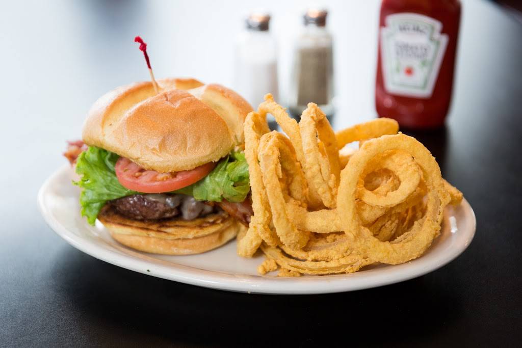 Logans Run | restaurant | 816 Lafayette Rd, Hampton, NH 03842, USA | 6039264343 OR +1 603-926-4343