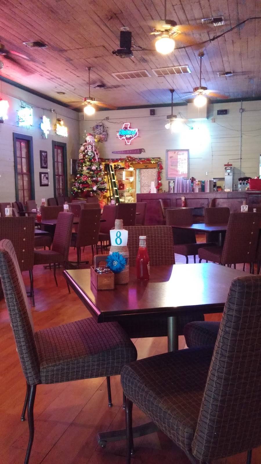 Joes Place | restaurant | 120 N Live Oak St, Fayetteville, TX 78940, USA | 9793789035 OR +1 979-378-9035