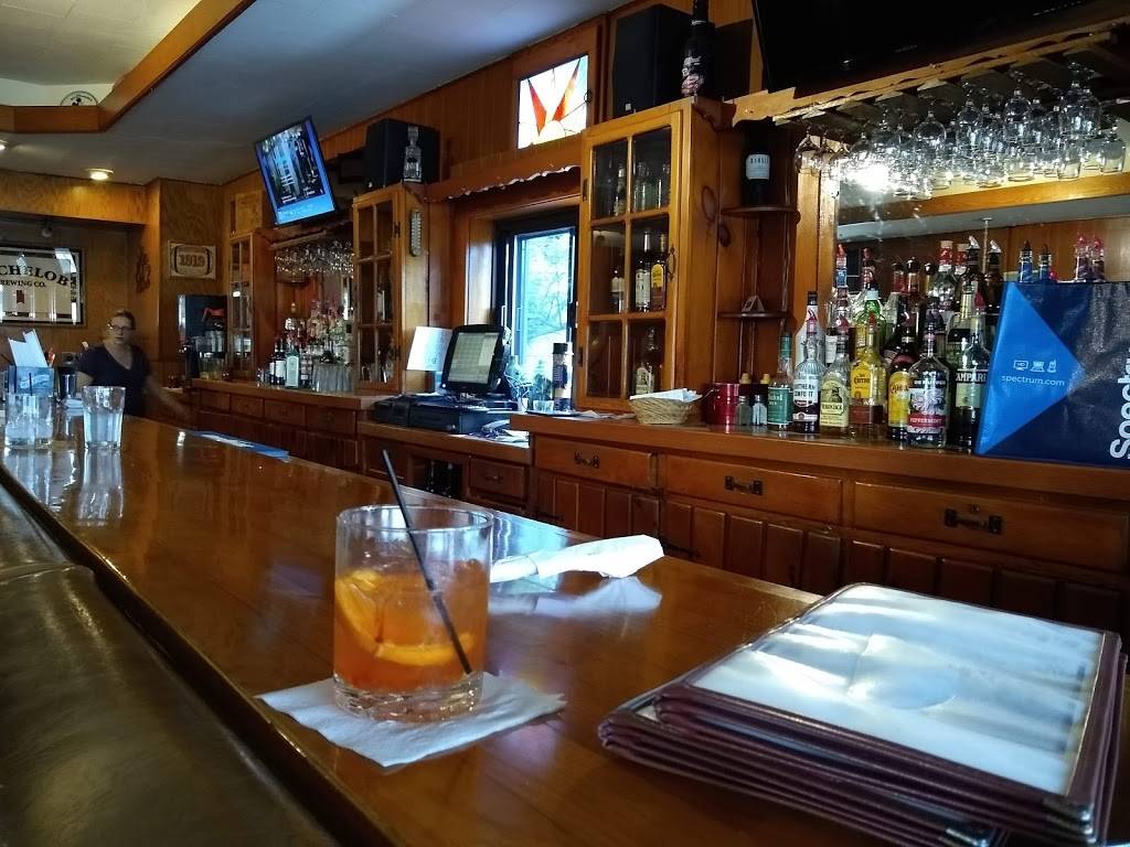 Don & GGs Food and Spirits | restaurant | 1300 E Cloverland Dr, Ironwood, MI 49938, USA | 9069322312 OR +1 906-932-2312