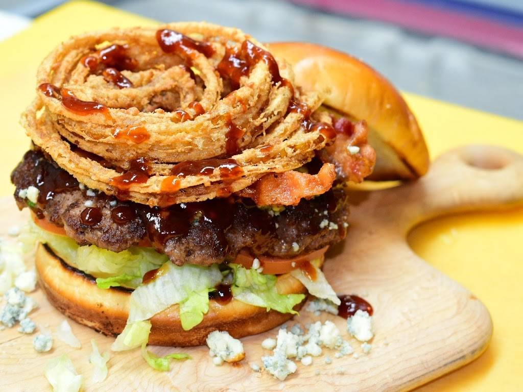 Twisted Burger Grayslake | restaurant | 217 Center St, Grayslake, IL 60030, USA | 8472232388 OR +1 847-223-2388